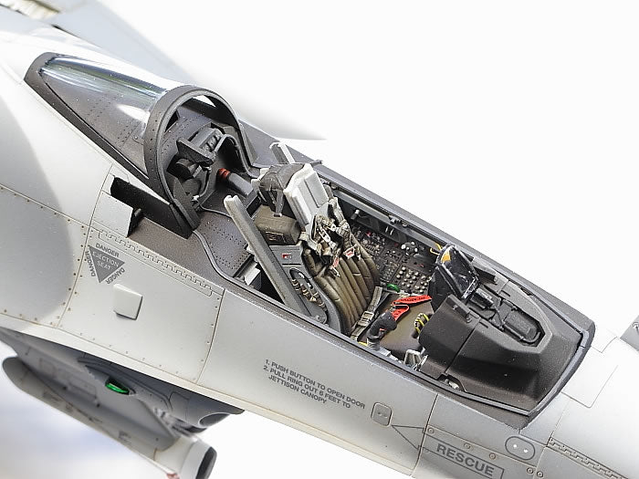 F-16CJ escala 1:32 Tamiya